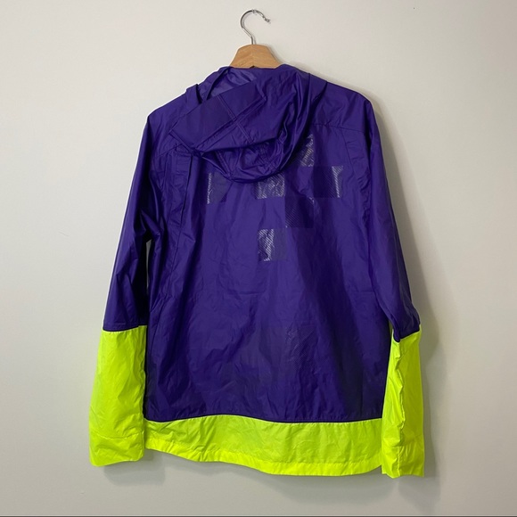 SOLD // Nike Reflective Running Windbreaker - Picture 4 of 9